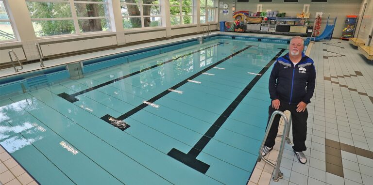 Erwin Floer gehört zu den Köpfen der Wassersport treibenden Vereine in Massen, die derzeit gemeinsam mit der Stadt nach einer Lösung für das Hellwegschwimmbad suchen. Kann es übergangsweise wieder in Betrieb gehen?