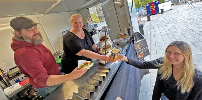 Immer wieder gerne zum Streetfood-Markt nach Holzwickede kommt das Team von Marlas und Mathildas Genusswerkstatt.