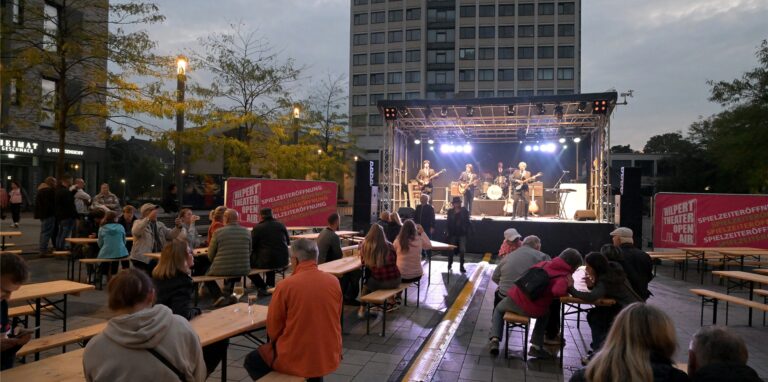 Pünktlich zur „Beatlemania“ auf der „Lünschen Mess“ verschwand der Regen.