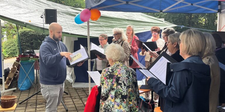 Der Kirchenchor der Liebfrauengemeinde zeigte sich während der Messe von seiner besten Seite und überzeugte auch im Kanon.
