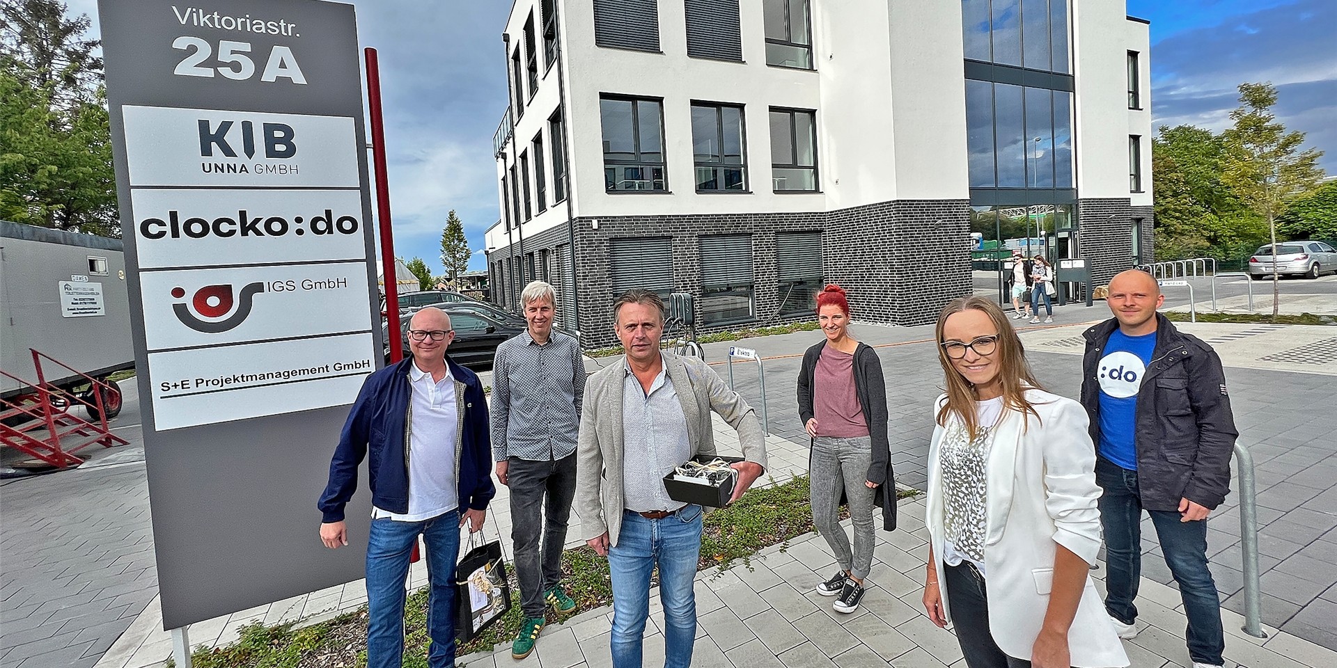 An der Viktoriastraße 25 und 25A in Unna ist ein moderner neuer Bürokomplex entstanden, den die Mieter jetzt mit einem Fest offiziell eingeweiht haben.