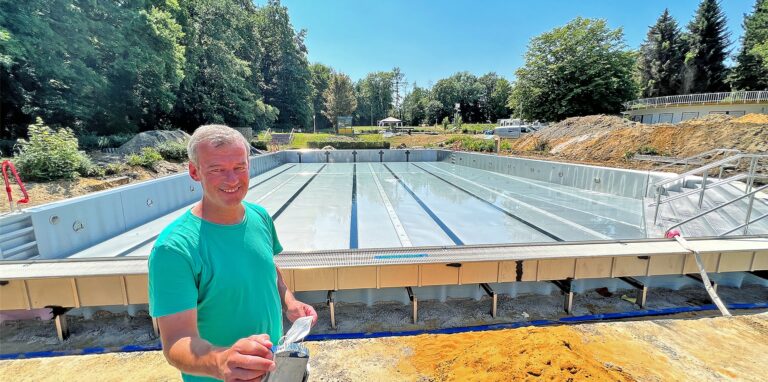 Stefan Petersmann, der Leiter der Wasserversorgung in Holzwickede, präsentierte im Sommer die Baustelle in der Schönen Flöte.