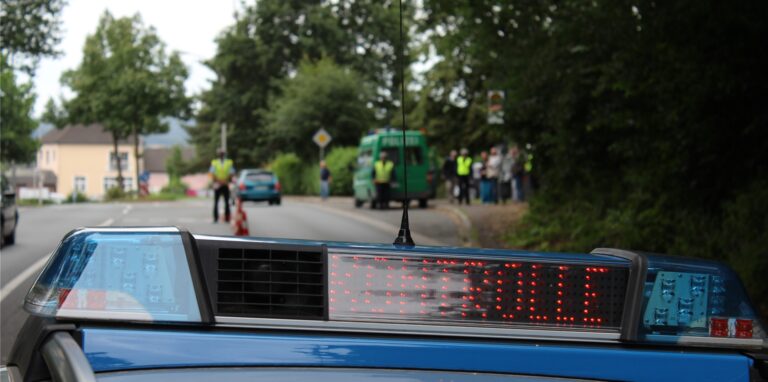 Verkehrskontrolle im Kreis Unna (Symbolfoto): Die Polizei stellte am Mittwoch (14. September) satte 165 Verstöße fest.