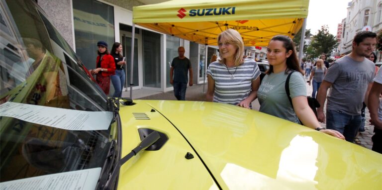 Der aktuelle Suzuki Jimny war schon vor Corona schwer verfügbar, und trotzdem schaffte es das Autohaus Jonas, ein Exemplar des kleinen Geländewagens zu präsentieren. Auch die diesjährige Autoschau soll Neuwageninteressierten einen möglichst breiten Querschnitt des Marktangebots zeigen, was in den Räumen der Händler zurzeit durchaus nicht garantiert ist.