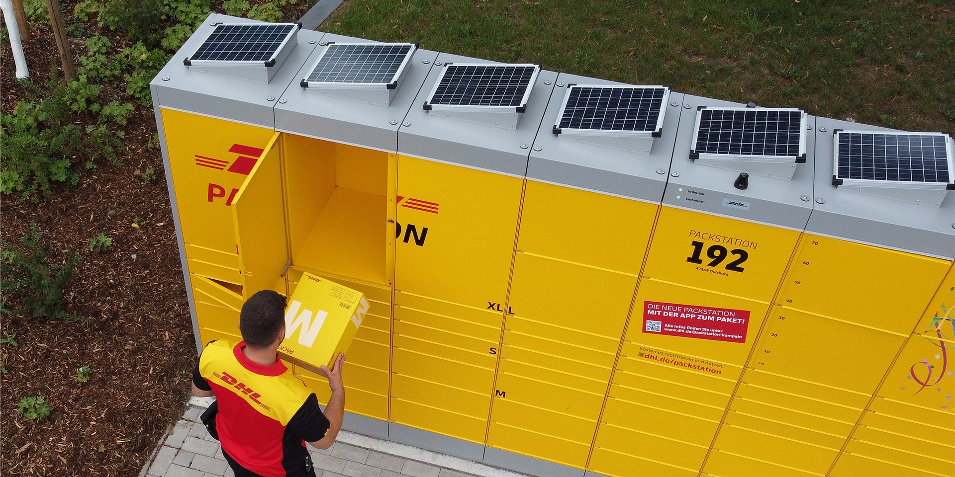 Die Post hat eine vierte Packstation in Holzwickede eröffnet, die sich mithilfe von Solarzellen auf dem Dach selbst mit Strom versorgt.