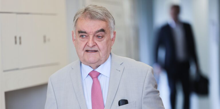 NRW-Innenminister Herbert Reul (Archivbild).