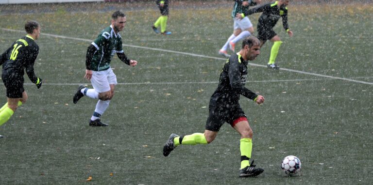 Starker Regen machte einigen Lüner Fußballern am vergangenen Wochenende deutlich zu schaffen.