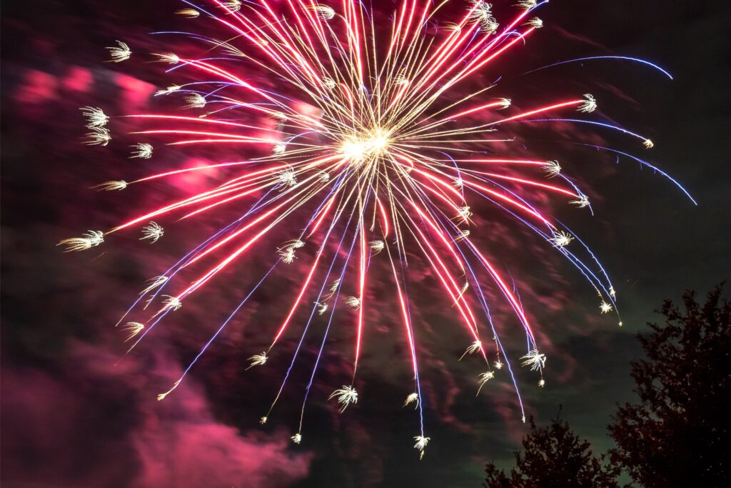 Das Feuerwerk über Methler war weithin zu sehen – und sogar in Kamen-Mitte zu hören. Das Feuerwerk über Methler war weithin zu sehen – und sogar in Kamen-Mitte zu hören.