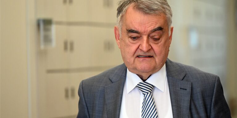 Herbert Reul (CDU), Innenminister von Nordrhein-Westfalen, hat weitere Überprüfungen von Polizeieinsätzen angekündigt.