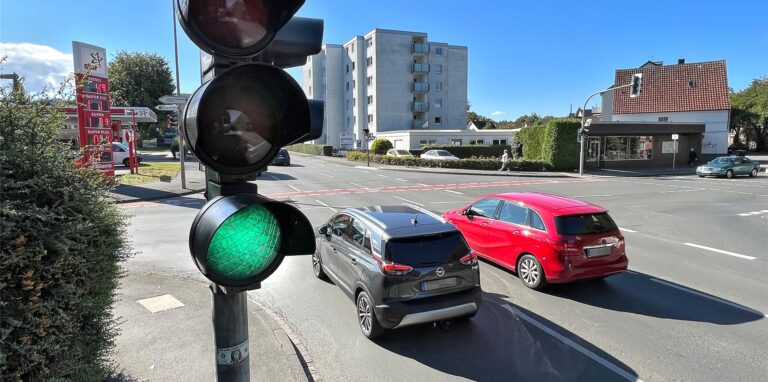 Flüssig mitschwimmen in der Grünen Welle, das ist der Idealfall für Autofahrer auf dem Unnaer Verkehrsring. Busverkehr und Mühle Bremme aber erweisen sich immer wieder als Wellenbrecher.