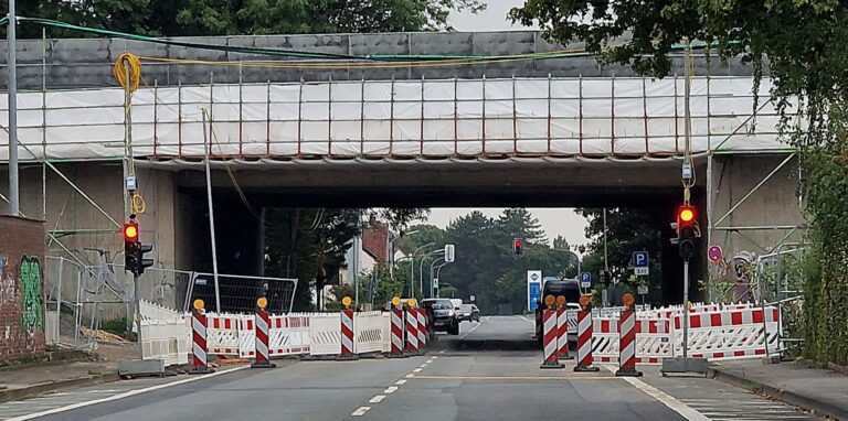 Baustellen in Unna: An der Hansastraße zwischen Unna und Massen regelt eine Ampel den Verkehr