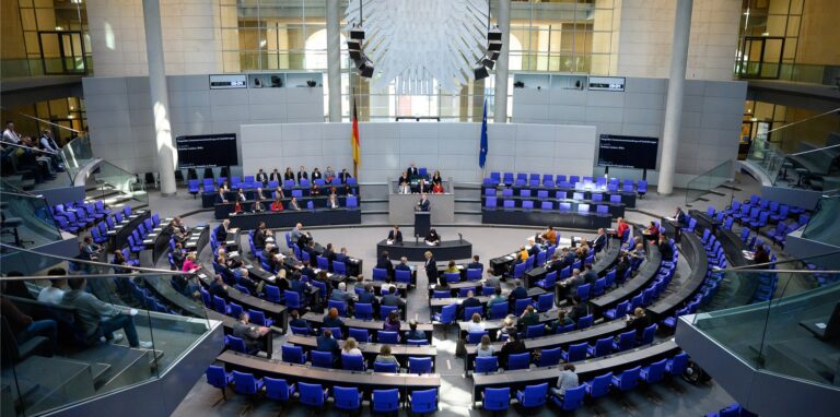 Christian Lindner (FDP), Bundesminister der Finanzen, spricht im Deutschen Bundestag.