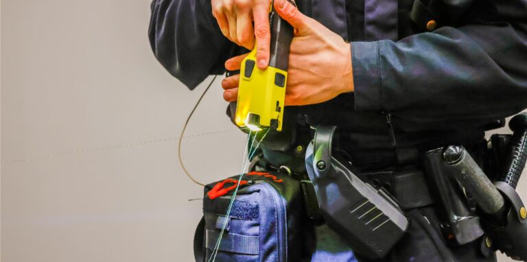 Die Polizei hat Mitte Januar ihre neuen Elektro-Taser vorgestellt.