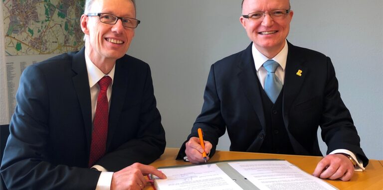 Das Archivbild zeigt Lünens ehemaligen Wirtschaftsförderer Eric Swehla (r.) und seinen vorläufigen Nachfolger Dr. Michael Dannebom, der außerdem noch bis zum Sommer dieses Jahres zweiter Geschäftsführer der Wirtschaftsförderung Kreis Unna (WFG) ist.