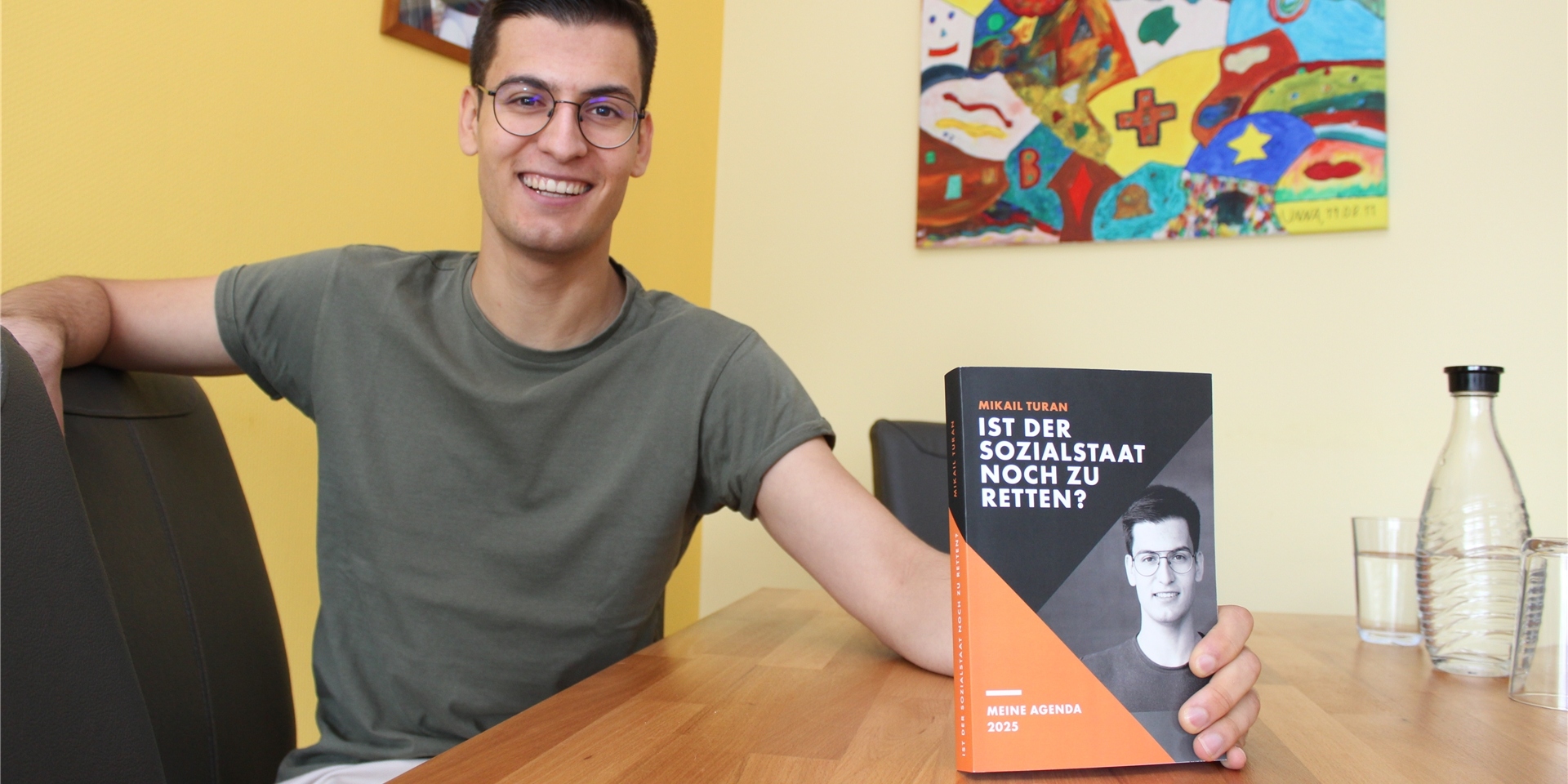 Der Unnaer Mikail Turan mit seinem Buch „Ist der Sozialstaat noch zu retten?“