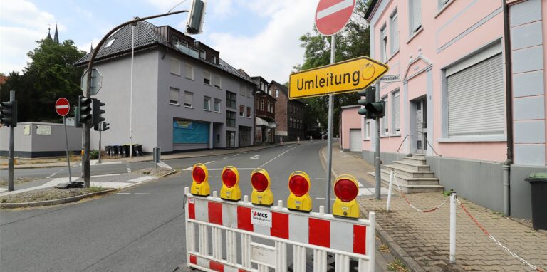 Die Eulenstraße in Fröndenberg war in diesem Jahr bereits wegen Kanalarbeiten (Foto) voll gesperrt. Jetzt kündigts sich die nächste Komplettsperrung an.