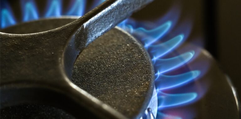 Die Gasumlage ist weg – oder doch nicht? In den Rechnungen für die Kunden weisen die Versorger weitere gesetzlich festgelegte Umlagen aus.