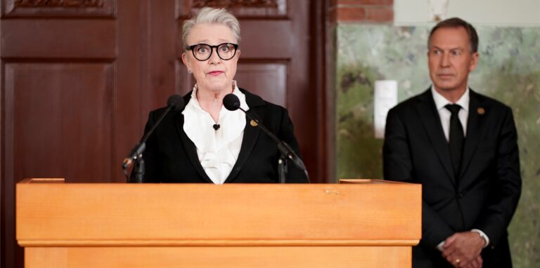 Berit Reiss-Andersen, die Vorsitzende des Nobelkomitees, verkündet am Freitag im Nobelinstitut in Oslo den Gewinner des diesjährigen Friedenspreises.