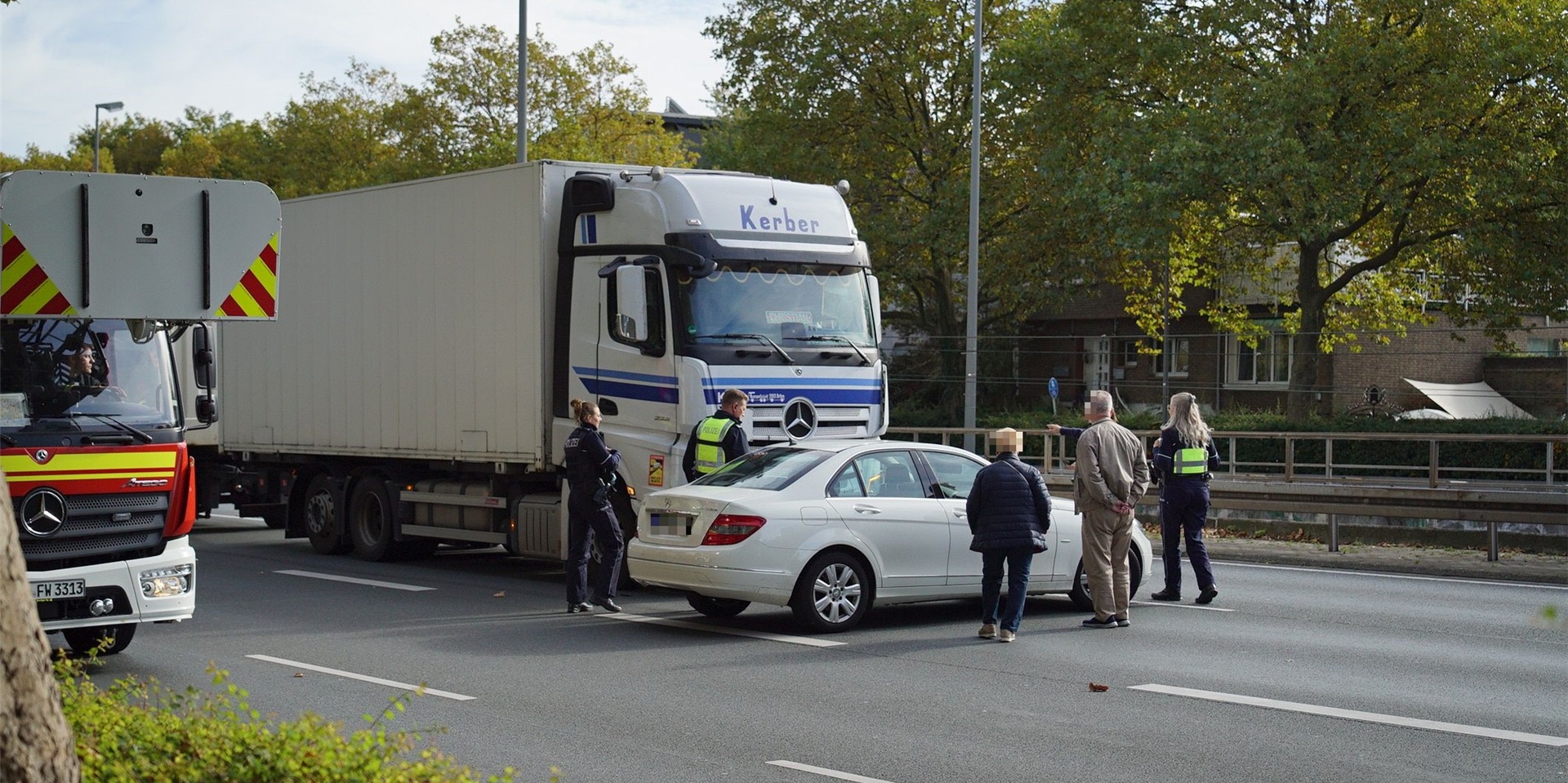 Ein ungewöhnlicher Unfall hat sich am Mittwochmittag auf der B1 in Dortmund ereignet.