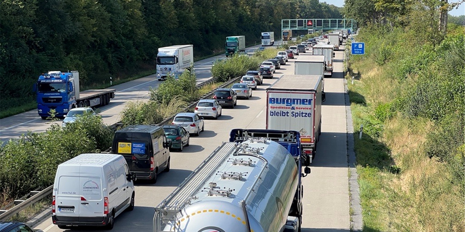 Auf der A44 bei Unna hat sich nach einem Unfall ein Stau gebildet