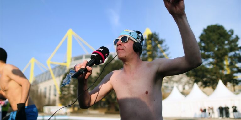 Im Jahr 2018 war Daniel Danger bereits in Dortmund, um im noch zugefrorenen Volksbad schwimmen zu gehen. Jetzt kehrt er mit einer verrückten Aktion zurück nach Dortmund.