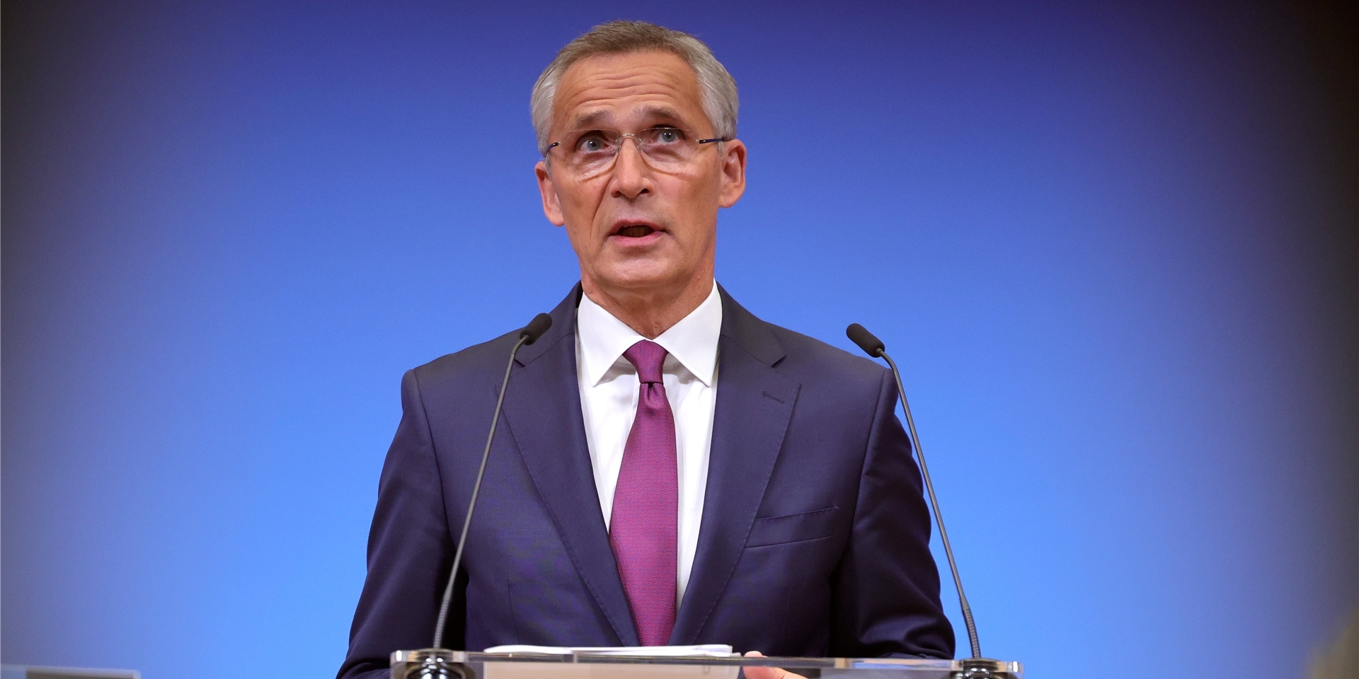 Jens Stoltenberg, Generalsekretär der NATO, spricht während einer Pressekonferenz nach dem Treffen der NATO-Verteidigungsminister im NATO-Hauptquartier.