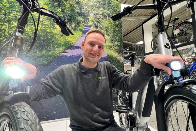 Daniel Robbert ist Marktleiter bei AT Cycles Bergkamen an der Werner Straße. „Besonders wichtig ist es, vor dem Beginn des Winters den Verschleißgrad der Kette und die Reifen zu kontrollieren“, empfiehlt er.