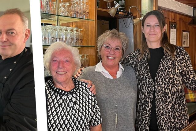 Svenja Langguth (r.) wird alleinige Pächterin der Gaststätte von Hildegard (l.) und Annette Brune. Karl-Heinz Schürmann zieht sich aus dem Projekt zurück.
