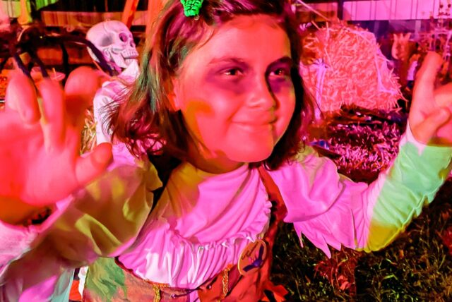 So viel Spaß hatten die Kinder hier beim letzten Halloween: Auch in diesem Jahr sollen sie im „Spukhaus Wickede“ auf ihre Kosten kommen