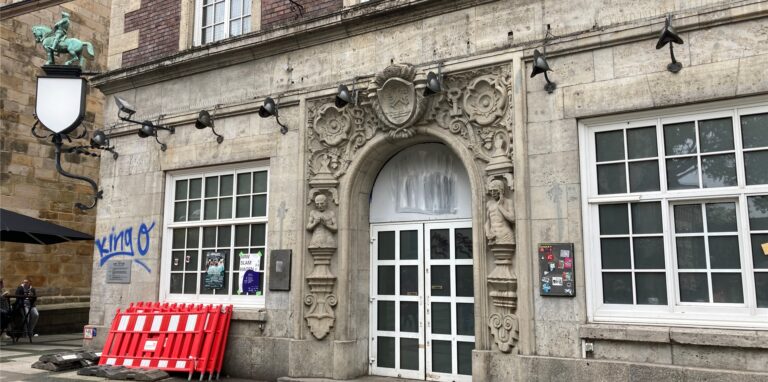 Der lange Leerstand hat am Haus „Zum Ritter“ Spuren hinterlassen.