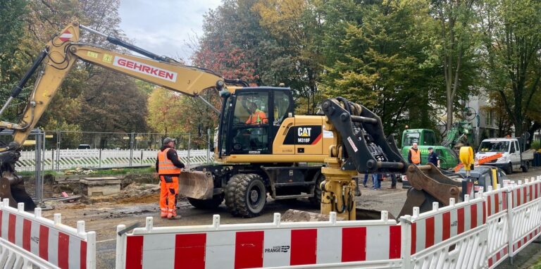 An der Baustelle Märkische Straße/Ecke Wenker Straße wird in dieser Woche nach einem möglichen Blindgänger aus der Zeit des Zweiten Weltkriegs gesucht.