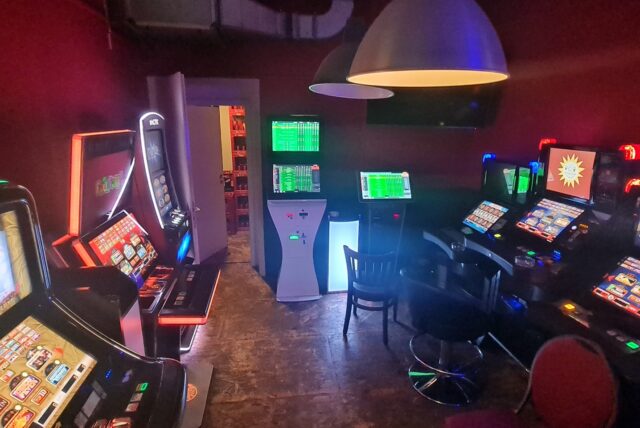 Ein Foto zeigt die Automaten.