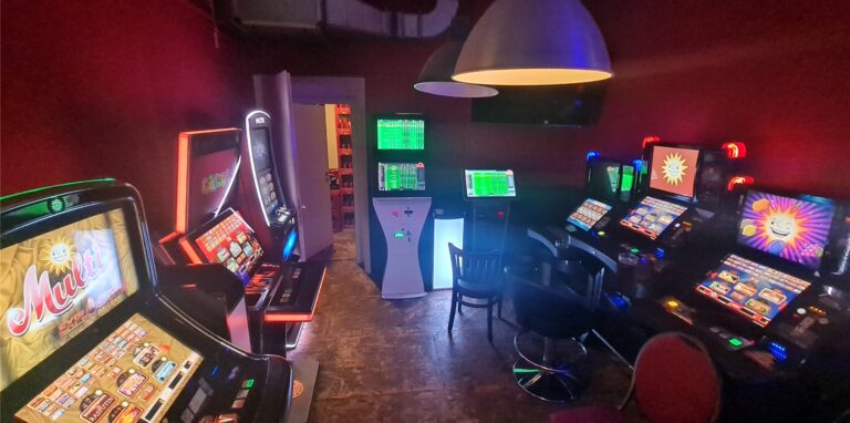 Ein Foto zeigt die Automaten.