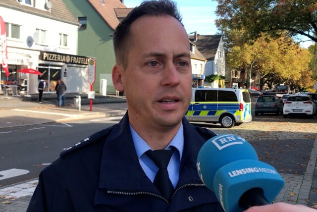 Andreas Lesch von der Polizei Recklinghausen hat im Interview über erste Erkenntnisse nach dem Polizeieinsatz an der Wittener Straße in Dortmund gesprochen.