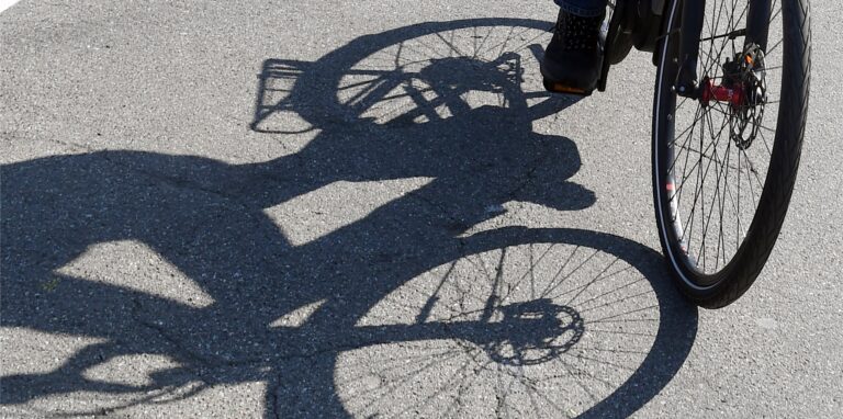 Ein Pedelecfahrer aus Kamen musste nach einem Unfall auf der Werner Straße in Bergkamen ins Krankenhaus gebracht werden.