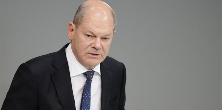Bundeskanzler Olaf Scholz in seiner Regierungserklärung im Deutschen Bundestag.