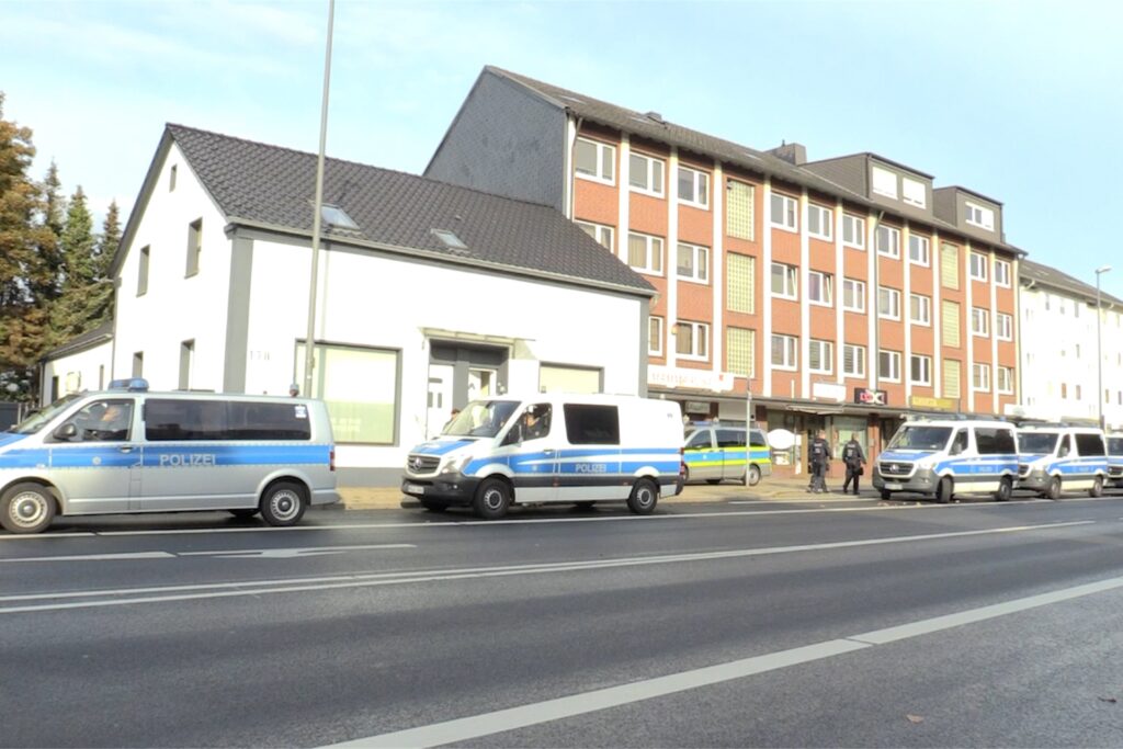 Die Polizei war mit großem Aufgebot vor Ort in Herne an der Bochumer Straße.
