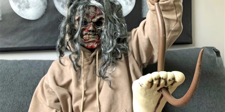 Sieht er nicht entzückend aus? Zu Halloween oder bei Vollmond sind meine Kinder besonders hübsch. Und sie können einfach alles tragen.