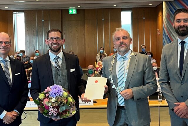 Im Verwaltungsvorstand um Bürgermeister Dirk Wigant (3.v.l.) sind die drei großen Fraktionen des Stadtrates mit jeweils einem Vertreter auf Beigeordnetenebene repräsentiert: Markus von der Heide (l.) gehört der CDU an, Sandro Wiggerich (2.v.l.) den Grünen und Jens Toschläger (r.) der SPD. Eigentlich sollte diese Verteilung als ausgewogen betrachtet werden können.