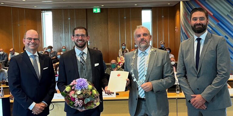 Im Verwaltungsvorstand um Bürgermeister Dirk Wigant (3.v.l.) sind die drei großen Fraktionen des Stadtrates mit jeweils einem Vertreter auf Beigeordnetenebene repräsentiert: Markus von der Heide (l.) gehört der CDU an, Sandro Wiggerich (2.v.l.) den Grünen und Jens Toschläger (r.) der SPD. Eigentlich sollte diese Verteilung als ausgewogen betrachtet werden können.