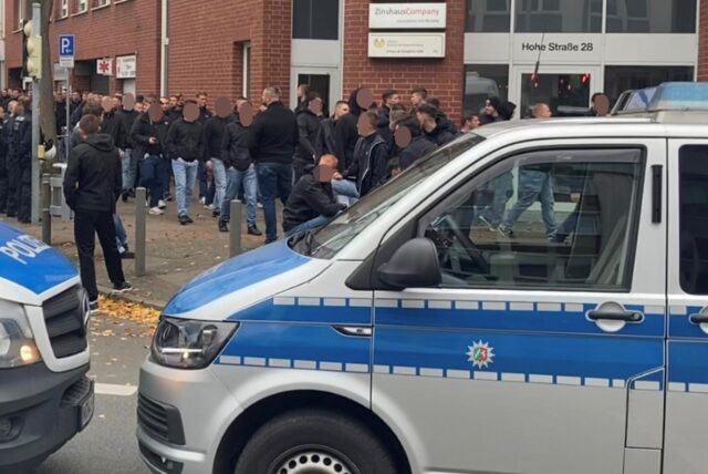 Rund 350 VfB-Ultras sorgten am Samstag (22.10.) für einen Großeinsatz der Polizei.