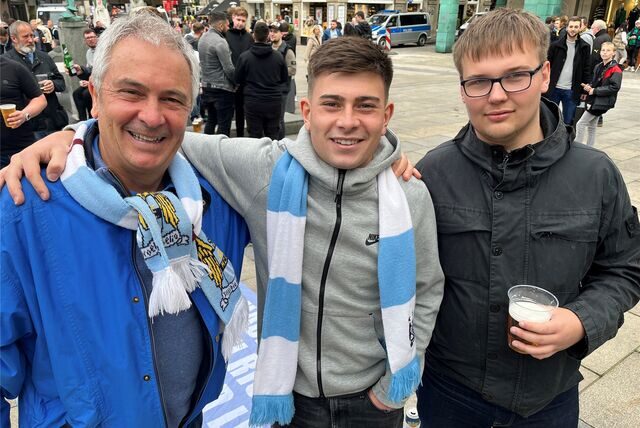 Fans von Manchester City vor dem Champions League-Spiel am 25. Oktober auf dem Alten Markt in Dortmund.