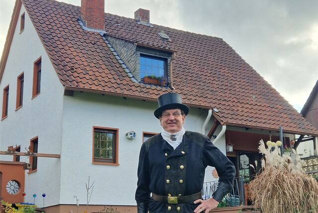 Schornsteinfeger Willy, wie Wilfried Herkelmann genannt wird, geht nach mehr als 40 Jahren als Schornsteinfeger in Holzwickede und Schwerte-Geisecke in den Ruhestand.