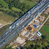 Das Bild von Flieger-Fotograf Hans Blossey zeigt die Großbaustelle an der A1 in der Massener Heide.