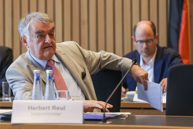 NRW-Innenminister Herbert Reul (CDU) äußerte sich im Innenausschuss im Düsseldorfer Landtag zu zwei tödlichen Polizeieinsätzen in Dortmund.