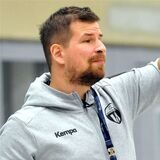 Andre Brandt (l.) trifft mit den Frauen des HC TuRa Bergkamen auf Dirk Nordberg und die Damen des Königsborner SV.