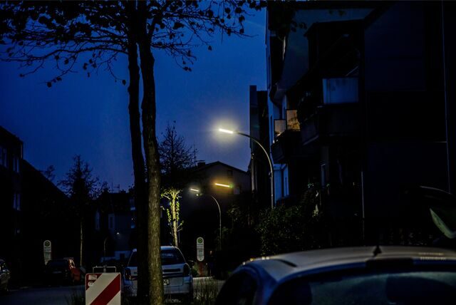 Die neuen smarten LED-Straßenleuchten in Dortmund am Sölder Kirchweg.