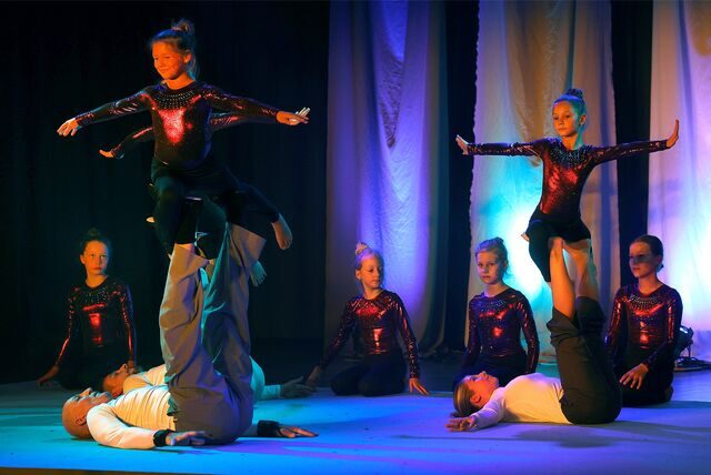 Beim Weihnachtsvarieté im studio theater standen Profis auf der Bühne. Aber auch die Kinder aus dem Balu zeigten, was sie können.