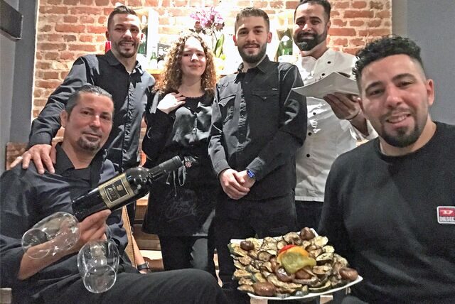 Brahim Ouardah (r.) und seine Mitarbeiter