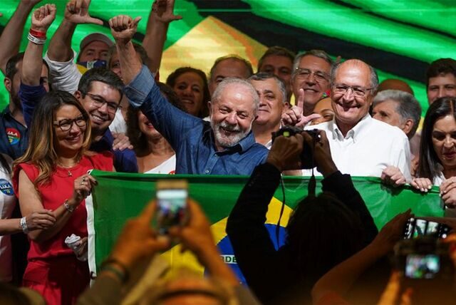 Luiz Inácio Lula da Silva hält in São Paulo seine erste Rede vor der Presse nach seinem Sieg.
